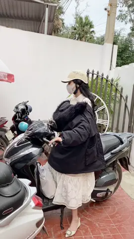Bạn có thể khóc, có thể đau lòng nhưng không được tuyệt vọng. Nước mắt hôm nay sẽ là sự kiên cường ngày mai của bạn ❤️