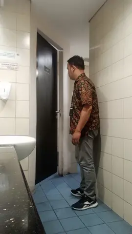 edisi lagi kebelet pipis....