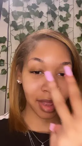 i lovee this transition but it dont love me 😞 anywho awwww thank you guys for 700!! 🥳🥳butttt yall arent subscribed on youtube 😔#makeupbeat