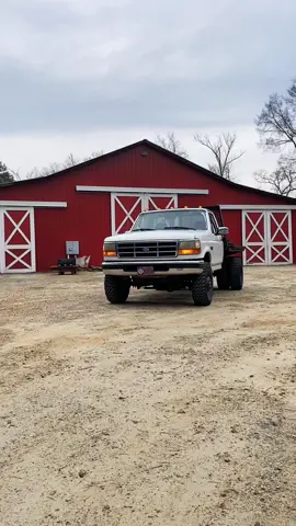 Got some new rubbers for the project #ford #powerstroke #obs #flatbed #dually #diesel #worktruck #spacers #rig #clapped #shitbox #classic #obsford #obsdually