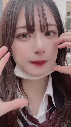 制服寂しいなあ〜。なんでかいつもより加工強かった🙇‍♀️