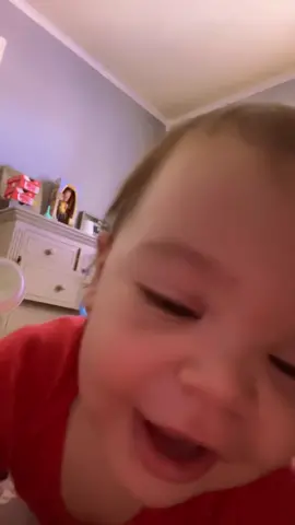 Love his reaction to himself 🥺