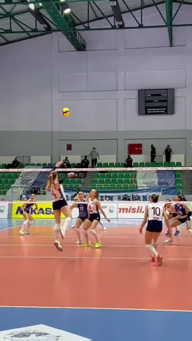 #penivoleybol #volleyballworld #volleyballeurope #volleyball #voleybol #pallavolo #tiktoksports #voleibol #BeUnlimited #volleyballgirls #volei