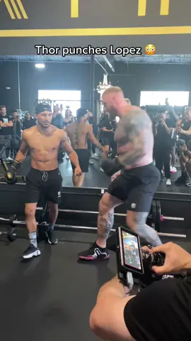 He ATE that 😳 (via @Marcus Taylor) #boxing #box #punch