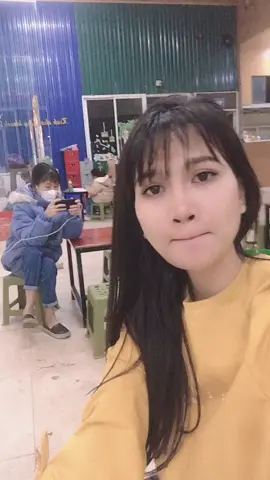 Em chẳng hiểu