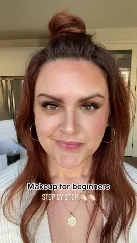 Beginner Makeup Tutorial 💋 #beginnermakeup #makeupforbeginners #makeupforbeginner #easymakeup #makeupover30 #stepbystepmakeup #muaoftiktok #glowupchallenge #makeuphacks #beforeandafter #easymakeuptutorial #EasyMakeupTutorials