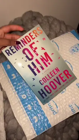I been patiently waiting and it’s here!!@colleenhoover so ready for this #remindersofhim #colleenhoover #BookTok #bookrelease2022#trending #fyp #4u