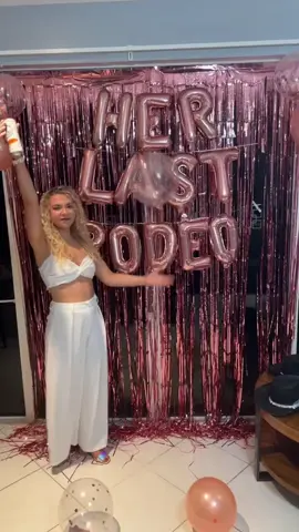 A very eventful bach party. #bachelorette #miamibeach #weddingtiktok #bacheloretteparty #fortlauderdale @kayysmithh @sarahscott121 @lalalalaur_