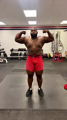 5’9 285lbs. No where near satified but WE CHASIN GREATNESS AND THE BEST IS YET TO COME ‼️ #CHASINGR8NESS #builtdifferent #trusttheprocess #mevsme