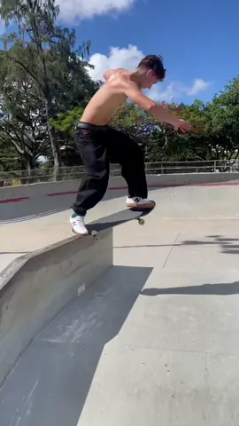 #skatetok #Skateboarding #fyp #nbnumeric #skateboardingisfun #skatetok🛹 #hawaii