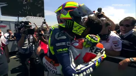 Video lama tapi baru ingat upload sekarang. Btw adem liat mereka akur kayak dulu, semoga bisa keulang lagi walaupun kecil kemungkinan #Marquez #Rossi