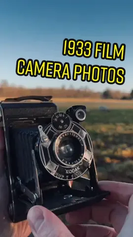 Shooting some photos on a film camera from 1933 🎞 shop cameras, film & more on my profile! #expiredfilmclub #filmtok #filmcamera #relaxing #asmr #fyp