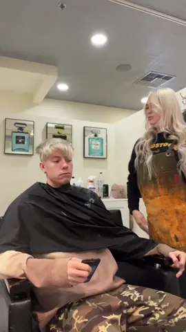 I couldn’t hold it in 😭 #foryou#fyp#foryoupage#omg#fail#dumb#bruh#haircut#acting