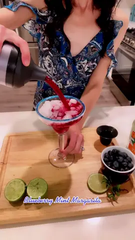 #margaritas #blueberrymargarita #tacotuesday #tiktokcocktails #cocktailideas #gooddrinks #tequilalover #fundrinks #cocktailsathome #margaritarecipe