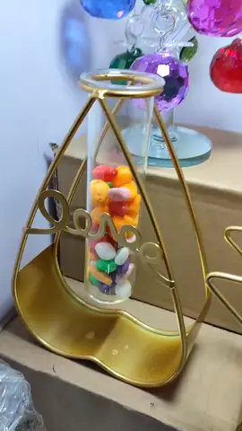 Use for live plants and flowers, artificial plants and plants. You can put colour stones, shells.Consists of metal vase and glass beakerPrice: 8000