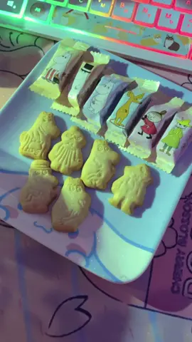 В детстве у меня была целая серия книг по мумитроллям 🥺 #moomin #ムーミン