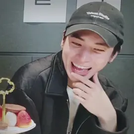 his smile is so </3 also does he need lip balm cus he can borrow mine 😼 #txt #taehyun #fyp #txtvlive #txtmoa #tomorrow_x_together