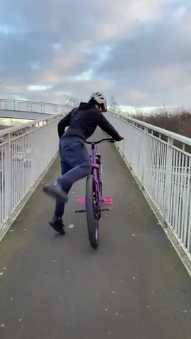 🛑 @official.nidz is a professional do not attempt 🛑 #mtb #bike #london