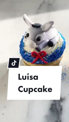 💪🏼Luisa Inspired Cupcake 🐴#encanto#luisa#luisamadrigal#luisaedit#familiamadrigal#surfacepressure#cupcake#disneyencanto#cakelife#baketok#elfitup#bakerlife#donkey#mirabel#isabela#encantoedit#fyp#foryoupage#fypシ