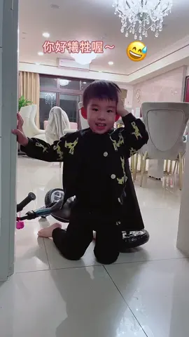 很敬業的演員😂 #綸綸解憂劇場 #自摔 #3歲 #迷惑行為