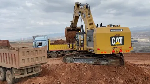 Caterpillar 6015B Excavator Loading Trucks #megamachineschannel #caterpillar6015b #excavator #digger #backhoe #miningequipment #heavyequipment