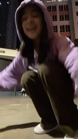 my sister at the back 😂 ( dc @marsh.xll ) 🤝