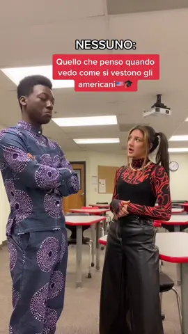 In realtà è vestito da dio ma non trovavo nessuno vestito male😂 🇺🇸🎓