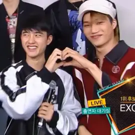 clingy 🤭 #exo #kyungsoo #jongin #kaisoo #kadi #kaisoofyp #kadifyp  #kaisoomoments