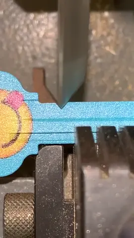 This key-cutting process is so satisfying😍 🔑 (via @Arlonboyd) #keycutting #keycuttingmachine #howitsdone #keycut