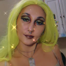 Full face of @jeffreestarcosmetics @aisihairfactory #moneyhoney #supremefrost #jsc #jeffreestar #jeffreestarcosmetics #velourliquidlipstick  #bloodmoneypalette #makeuplooks #greenmakeup #greenmakeuplook  #glammakeup #glammakeuplook