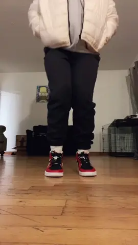 I’m late #dancechallenge #fyp #jordans #GymTok #momswholiftweights