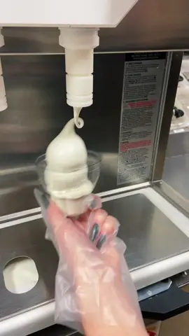 Talk about a throwback #dq #dairyqueen #icecream #hotfudge #marshmallow  #sundae #icecreamsundae #throwback #secretmenuitem #secretmenu #vintage #michigan #greenscreen