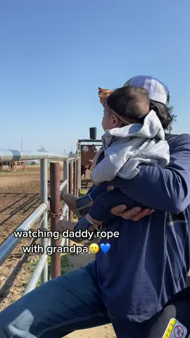 She loved watching daddy rope🥲