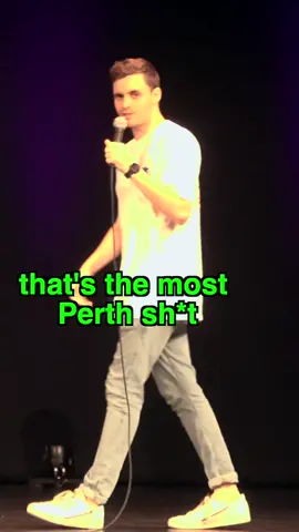This guy met his girlfriend on a train then ran away? 😂 #standupcomedy #standup