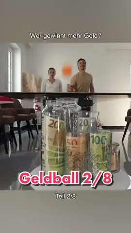 Zweite Folge von Geldball mit @healthy_mandy 😃 Sollen wir weiter spielen und die großen Scheine treffen? 💶 #geldball #trickshots #spiel