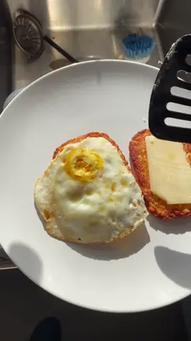 Make breakfast with me! 🙋🏼‍♀️❤️#breakfast #eggs #wfhlife