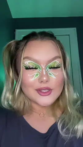 💚 ib @isabelleikpeme #fyp #makeup #CloseYourRings