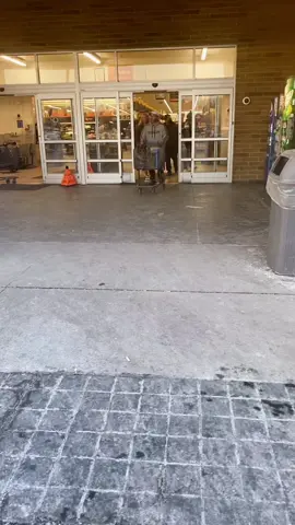 They called for a cleaning outside 😂😂#fypシ #DuetDoWet #grinchtiktok #walmart
