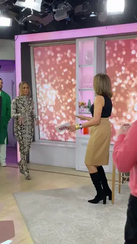 TFW you finally get to interview @jlo in the studio again AND dance with #Maluma 🔥