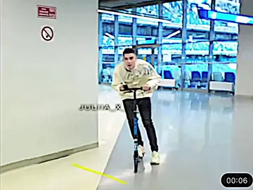 эти взгляды..♡ кстати видео будут всё-таки без колора тк друзья сказали что неоч- #а4 #влада4 #а4рофл #а4мем #а4продакшен #влент #глентаа4 #кобяковдед #а4шип #а4фан #а4приколы #рекомендации #рек #elbruso #rge #pyf #fypシ
