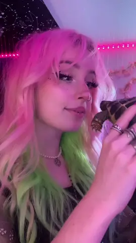 <3