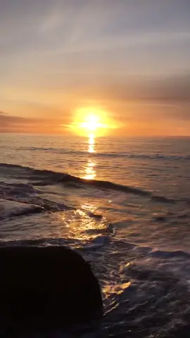 30 seconds of the ocean with no music #nomusic #calming #asmr #sunset #oceanwaves