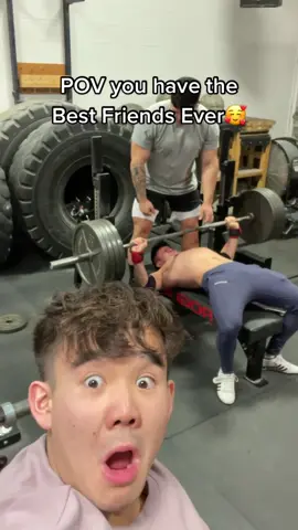 Guys I think he was just happy I didnt hurt myself 😇 @damosgym @noahnaka  #Fitness #FitTok #benchpress #powerlifting