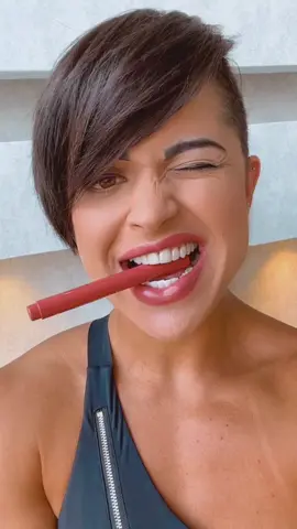 O que achou da cor desse batom gloss? Amei #fy #fyp