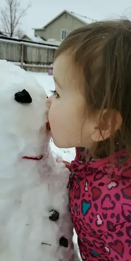 Oop! 👀 #snowman #snow #winterfun #fyp #AlaskaAirCAREoke #SoFiBreakUpChallenge #BbStyleFearlessly