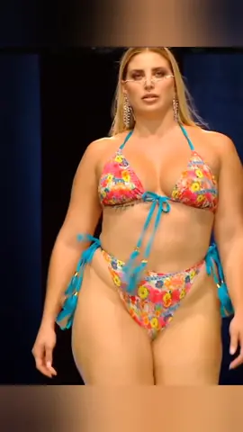 красивая девушка модель plussize #сногсшибательная #шикарнаяфигура #сочнаяфигура #пышнаяфигура #красиваяфигура  #реки2022 #модельплюссайз #plussize