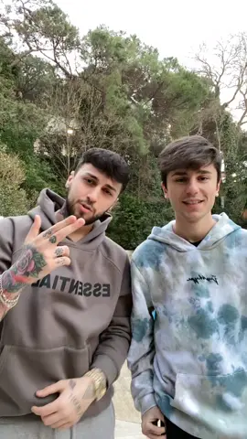Saçmalamayın şarkı ezberimizde yhaaa @aberkaay