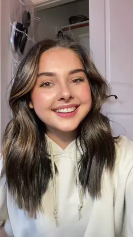 get to know me!! i wanna get to know you guys so introduce yourself in the comments! 💖🤍