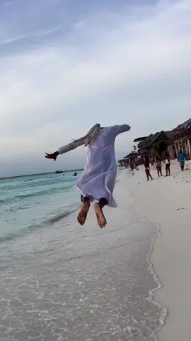 Normal day in #zanzibar 👋🏾 #yessjamal #funny