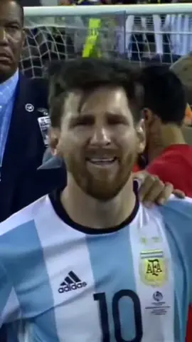 Messi khóc vì xúc động khi quốc gia vì giúp quốc gia chile của mik nâng cúp🥰 #messi #barcelona #psg #messi_king #ronaldo #xuhuong #bongda #football